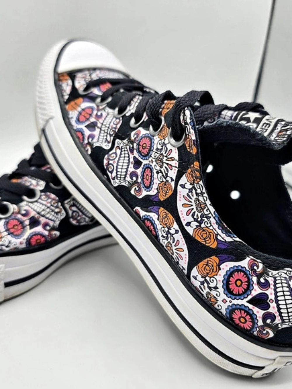 Converse Chuck Taylor All Star Skulls Sneakers Black & White US 8 Womens Walking - Picture 7 of 8